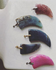 Shark Tooth Agate Colour Pendants 2-3cm