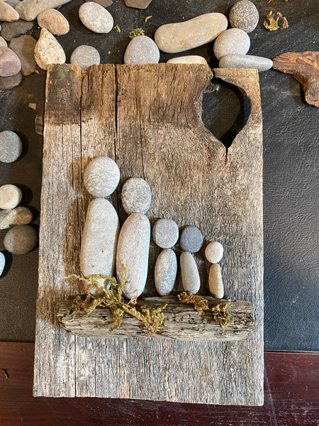 35$ Pebble Family Art on Barn Wood 6*8_Wall Hanging_Various Themes