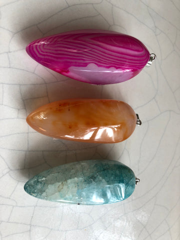 Agate Coloured Tooth Pendants 3-5cm