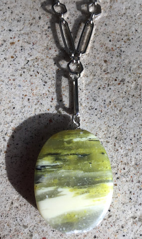 Green Serpentine and Hexagonal Chain Necklace - She-Rock Canada