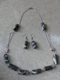 Black Shell Dolomite Necklace - She-Rock Canada